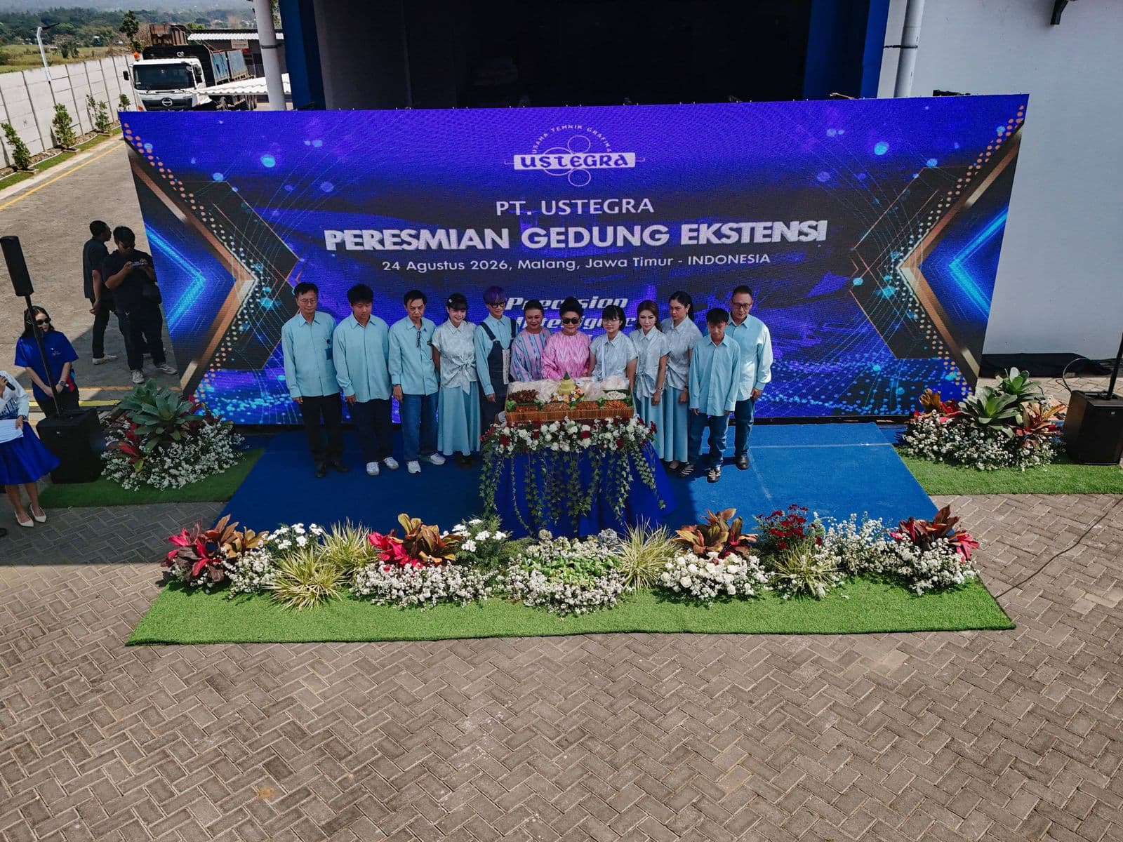 Panggung peresmian gedung ekstensi PT. Ustegra di Malang